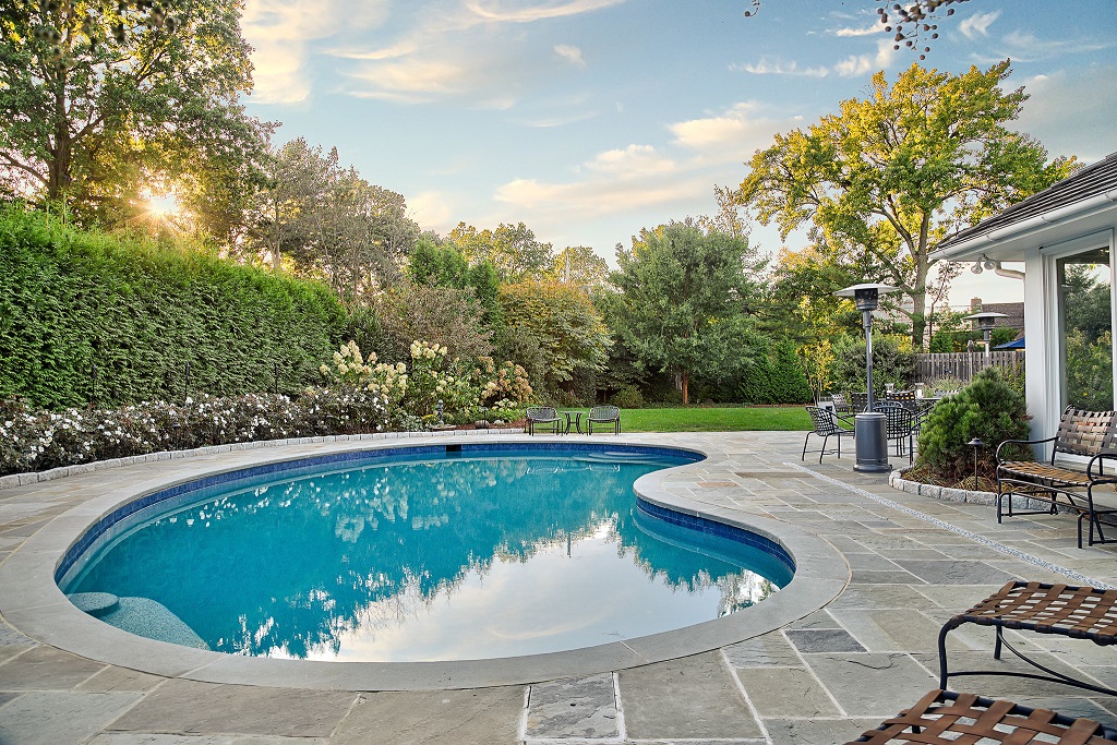 Top Tips to Find the Best Pool Cleaning Service in Calabasas