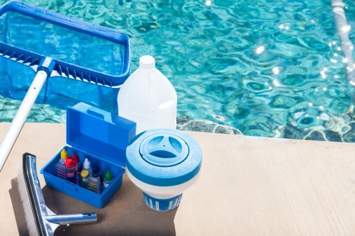 Equipment for testing the quality of pool water and cleaning a pool