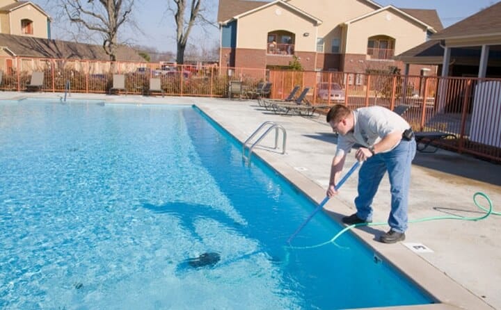 Look for a Licensed Pool Contractor