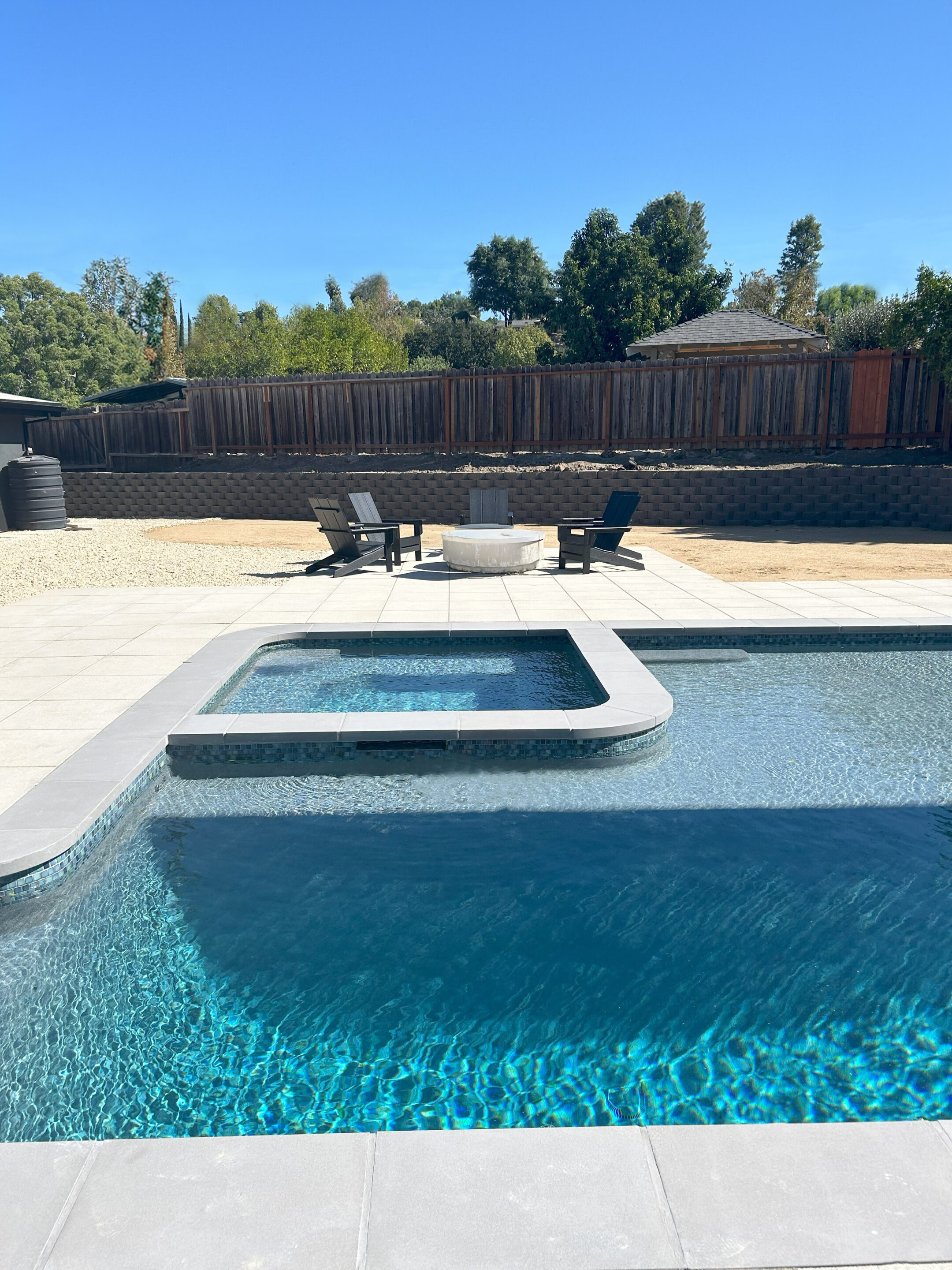 well maintained pool in thousand oaks